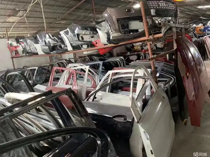 在广州市陈田汽配城做中高档汽车拆车件