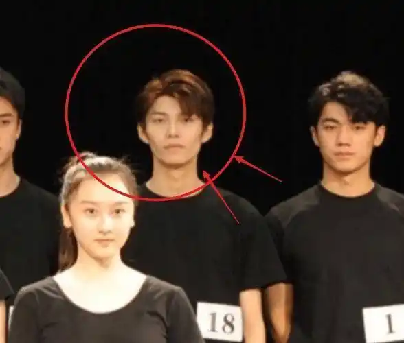 孙俪妹妹晒期末合照班级卧虎藏龙青3选手太抢眼