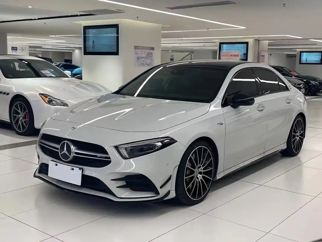 奔驰a35l.#每天推荐好车 #奔驰  21年11月上牌奔驰 - 抖音