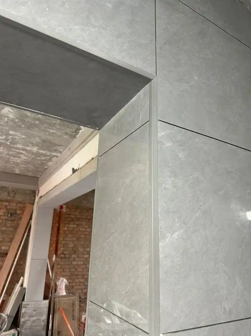 真后悔瓷砖的阳角收口没有用海棠角…而是用了收边条,颜色有差别,看