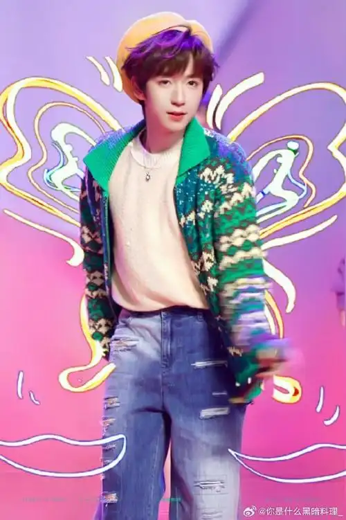 贺峻霖仙子开心的时候翅膀就会不自觉的跑出来!#贺峻霖#专栏 · 产出