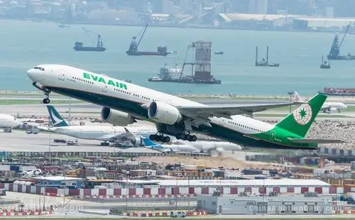图:长荣航空股份有限公司b-16740号boeing 777-300er型客机.