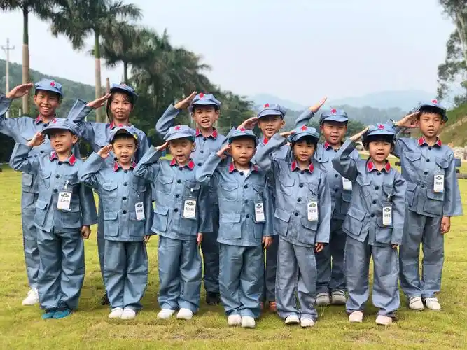 长征路困难重重 只有最坚持的小红军才能走到最后 先站三分钟军姿考验