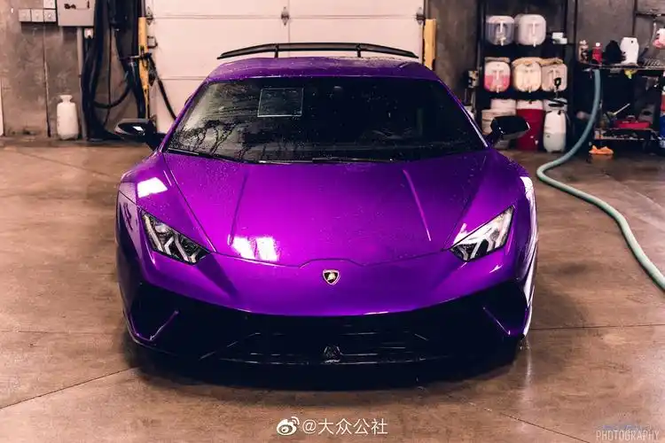 紫色的兰博基尼