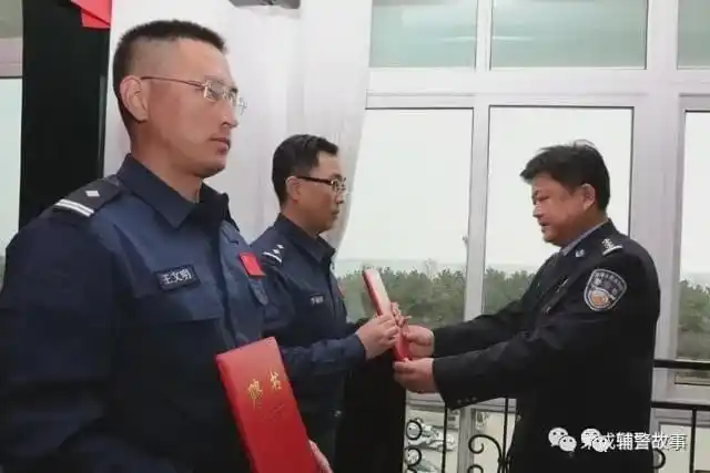 公安局举行辅警岗前培训结业暨兼职教官聘任仪式