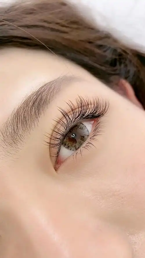 超自然逼真款单根睫毛,上下睫毛都嫁接了,眼睛超美.