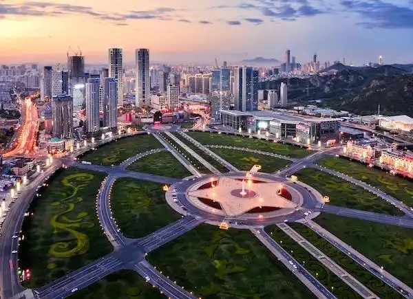 星海广场总占地面积为176万平方米,是大连的标志性建筑之一.