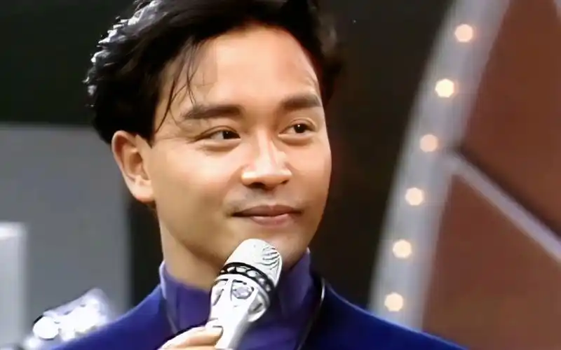 即便在俊男美女众多的韩国演艺界,张国荣依旧最帅,说话就像电影一样.