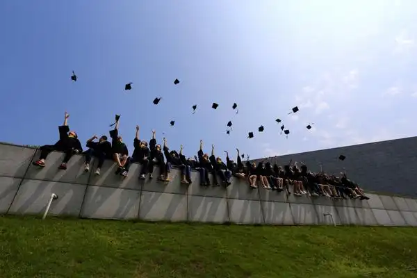 青春不散场!南通大学毕业生拍创意民国风毕业照
