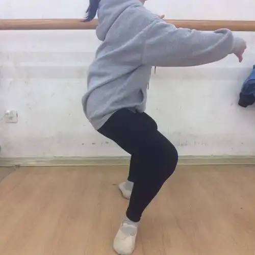 第一学期舞蹈作业 芭蕾把杆基训 一组