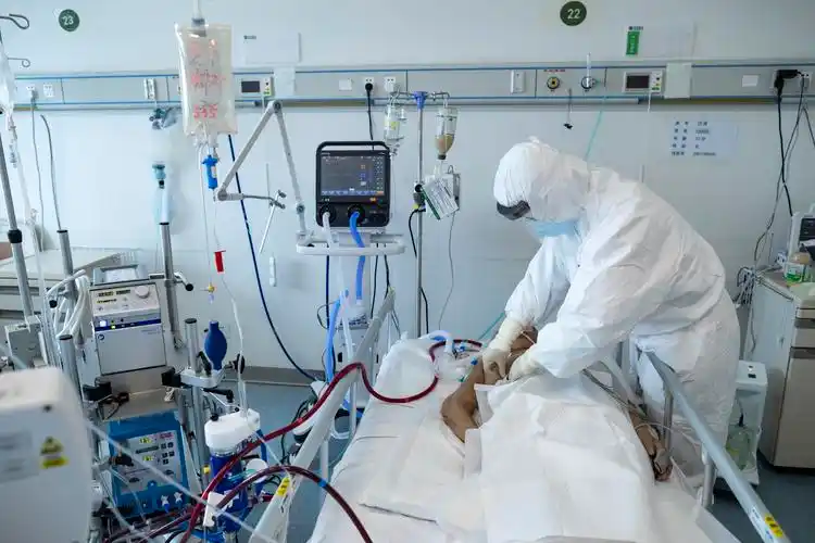 湖北重症危重症患者首降至两位数_病房