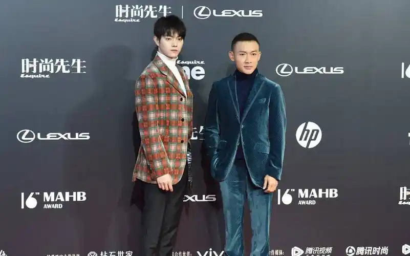 许凯罕见同框情敌185身高太占优势穿红格纹艳压聂远