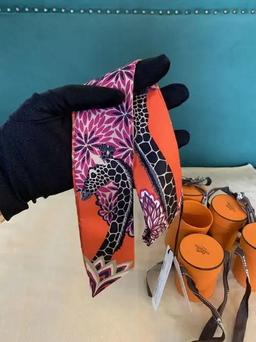 hermes爱马仕爆款twilly丝巾全新可送礼