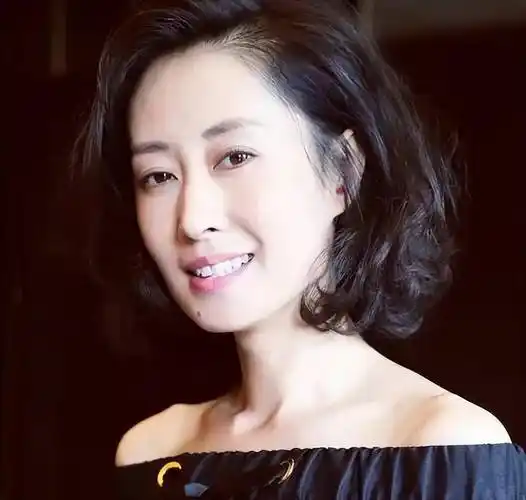 刘敏涛:被前夫伤透了心,37岁做单亲妈妈,"中年叛逆"