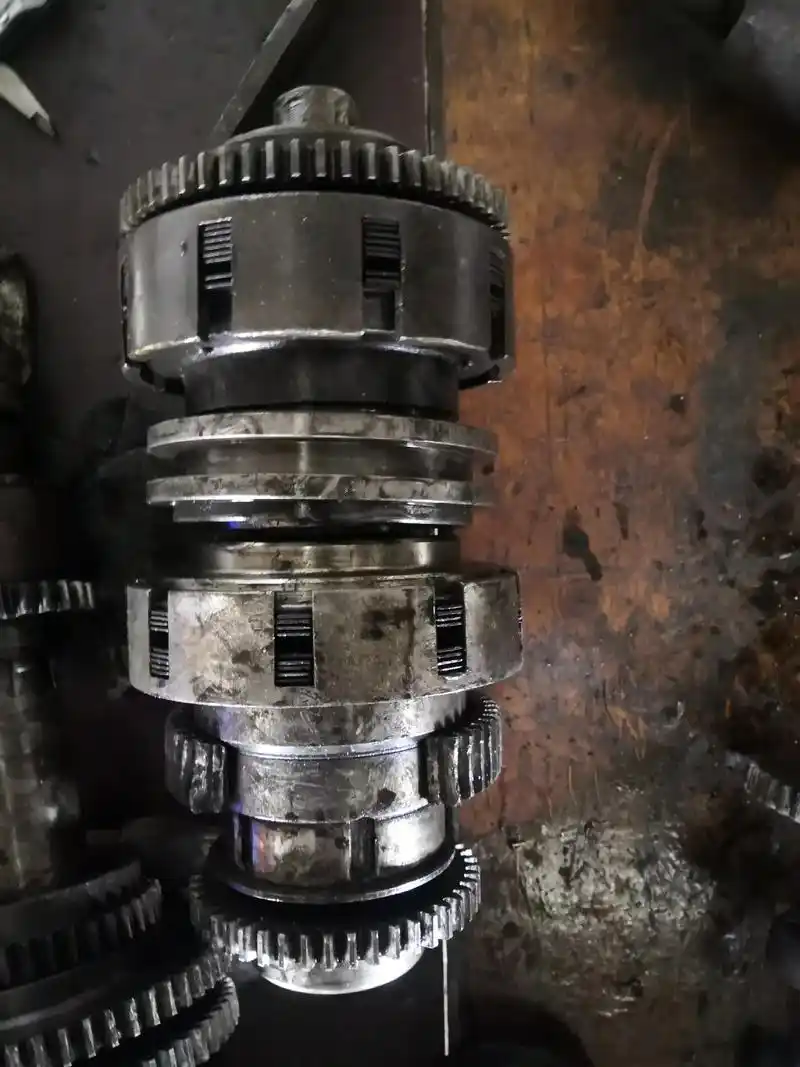 大型中捷摇臂钻z310大修图片集 - 抖音