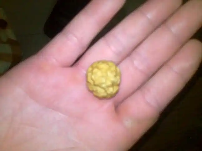 猪小肚里拿出来的,硬的.