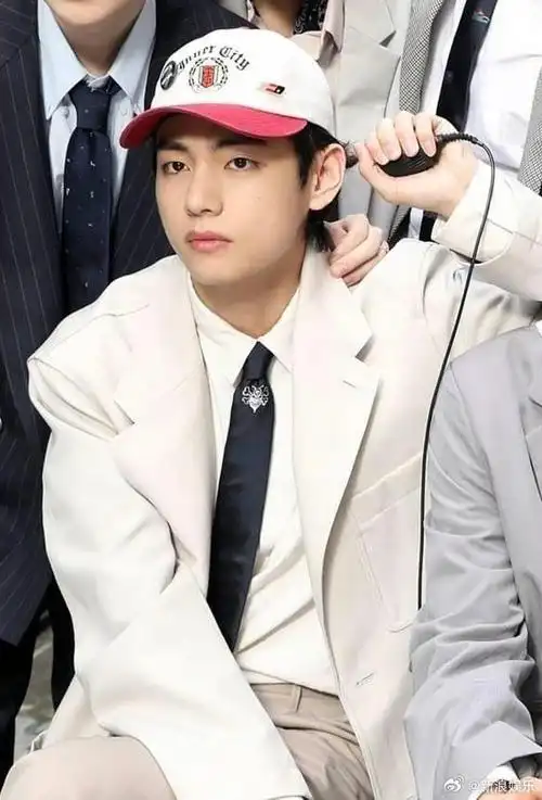 据d社报道,bts四位成员金南俊,朴智旻,金泰亨,田柾国预计12月中旬入伍