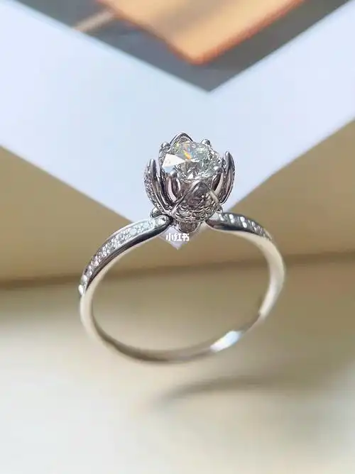 花苞绽放气质优雅钻戒