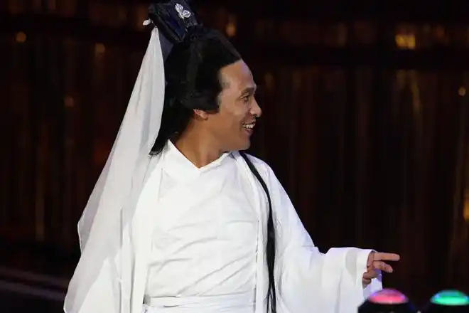 白素贞到人间肯定会被人盯上,如果法海追来了,趁着你还没有爱上她