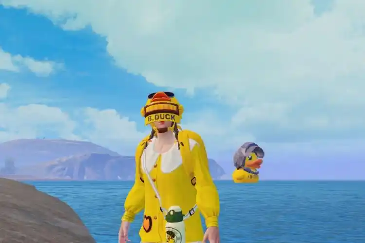 "吃鸡"幸运玩家提前获得小黄鸭套装,游泳时发现有些不对劲!