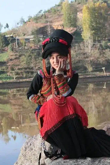 彝族美女(凉山小刀摄)-人物人像-光影中国网-36.01ny.cn - powered by