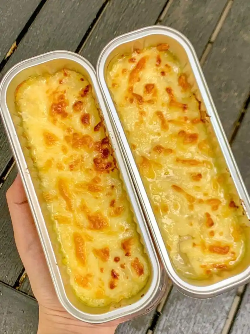 买到了我想吃的芝士榴莲, 他们家用的是金枕榴莲,果肉饱满香甜.