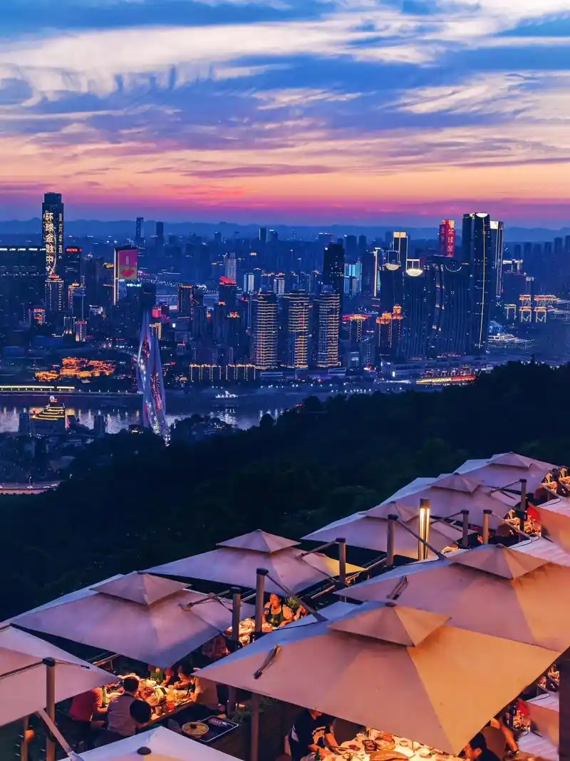 南山一棵树分树|夜景火锅是专属重庆的浪漫.我一定要跟你们讲! - 抖音