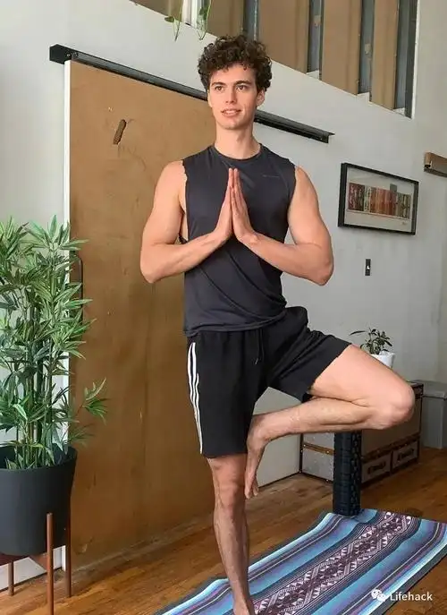 16岁191cm内裤男模私照1秒吸粉7万引一亿网友鸡叫男女通吃