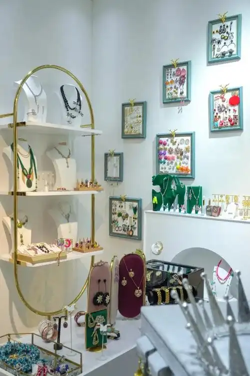 饰品包包店装修效果图饰品店铺装修效果图