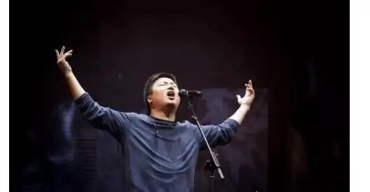 李志的歌迷可以说是遍布全国,深受大家喜,事一位很火的民谣歌手