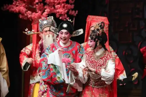 粤剧传承要手把手大公报记者 叶中敏