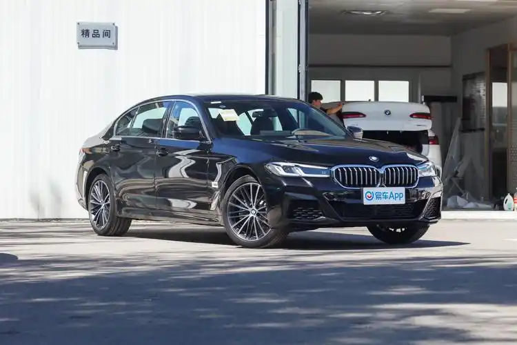 2022款 宝马5系 改款二 530li 领先型 m运动套装外观