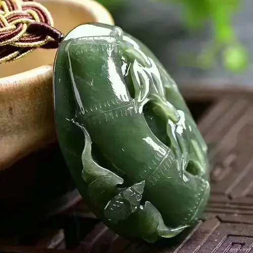 天然和田碧玉"节节高升"(捡漏)