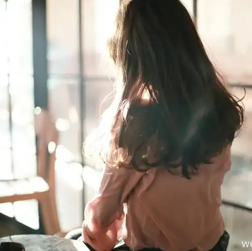 女生侧面头像,唯美,长发