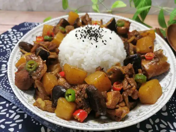 秒杀黄焖鸡米饭——令人食指大动的香菇鸡肉盖浇饭的做法图解15