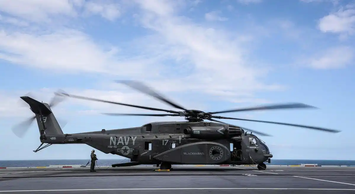 mh-53e是整个西方世界最重型直升机ch-53直升机的海军升级版,该机空重