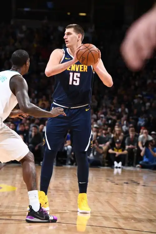 约基奇改变的背后,离不开近20斤的「五花肉」丨潮鞋上脚