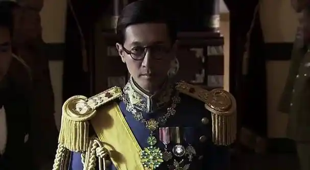 末代皇帝溥仪去办户口,警官登记写错两处,原因让人无奈_吴静深_清朝