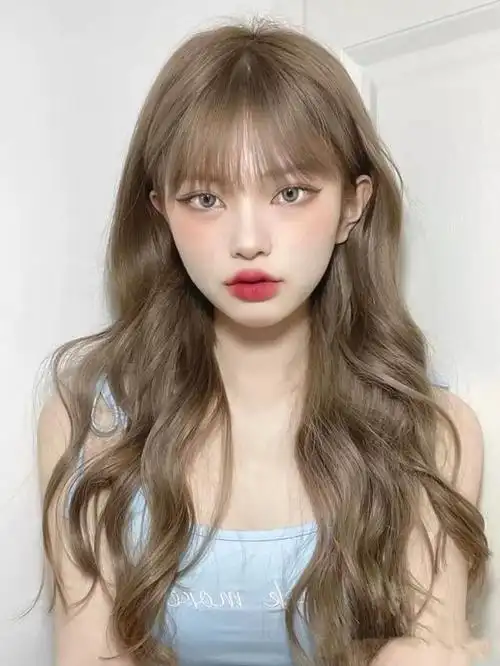 暖黄皮应避免冷调的发色