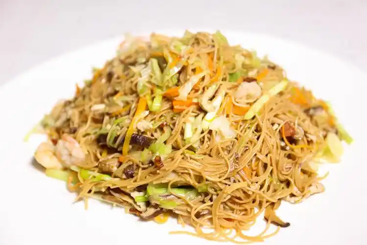 五彩炒面线-厦门新东方烹饪学校