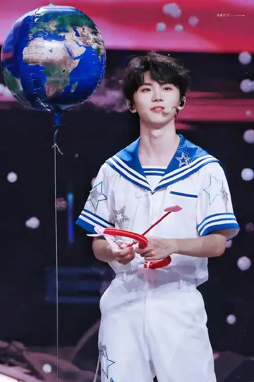 马嘉祺叁重楼暨出道四周年演唱会##马嘉祺 廿一幕启循光赴盛景