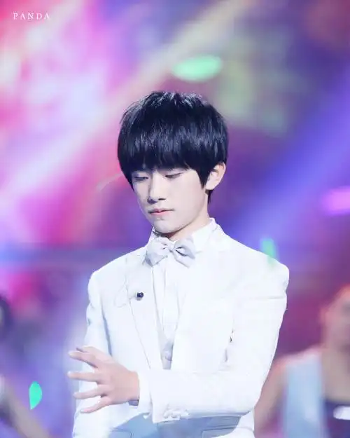 四字 易烊千玺 yyqx 四字弟弟##易烊千玺竖纹西装