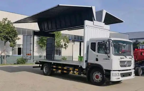 飞翼车就是那种侧面有翅膀一样的门的货车,可以让货箱的侧面完全打开