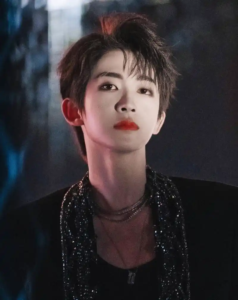 创造营4刘宇舞台图片:是为舞台而生的小宇