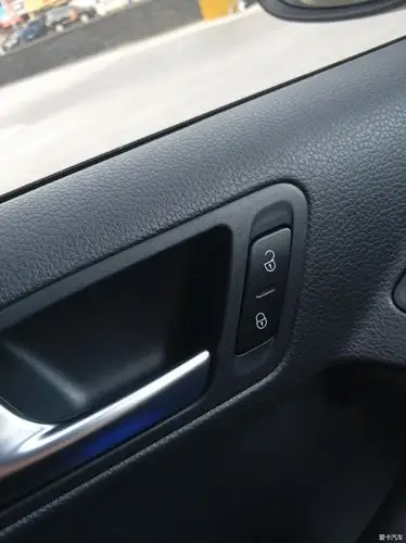 各位,途观丝路,加油时,熄火,解锁门,油箱盖还是按不开,拔钥匙,按解锁