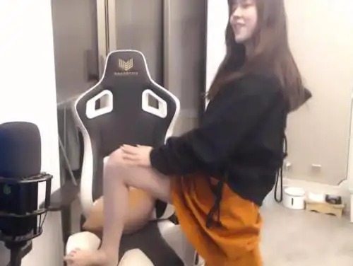 沫子坦言找对象太难,晒身材美照全网征婚,观众:女粉也可?