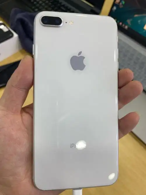 苹果8p 64g银色 美版两网 原版无锁 价格1380 回收置换/抵押 手机电脑