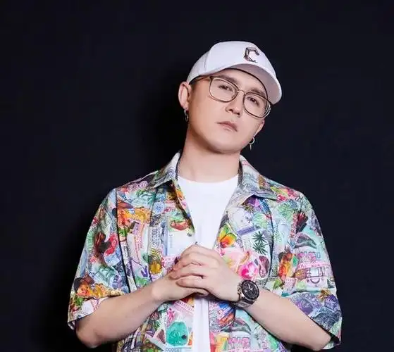 中国说唱巅峰对决有三个歌手,实力很强,但不适合这个舞台