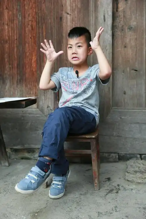 《爸爸去哪儿3》第十期:胡军携康康回归 老爸萌娃苗寨职业技能大考验