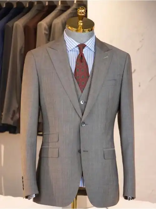 全国奢美婚纱礼服-灰色戗驳领西装-中国婚博会官网